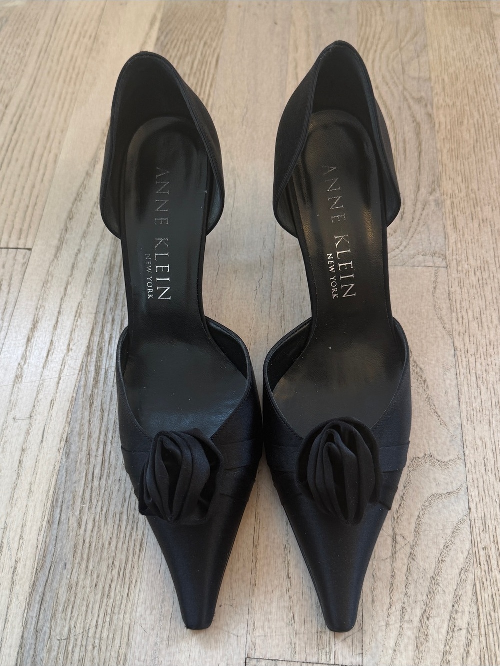 ANNE KLEIN Amelie Women’s Black Satin Rose D’Orsay Pumps Heels Size 9M